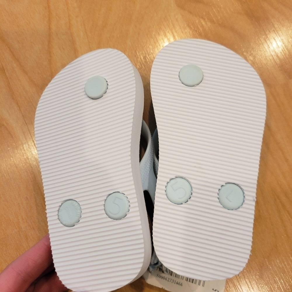 Old Navy Floral Toddler Flip Flops Multicolor Size 5 New - Picture 3 of 5